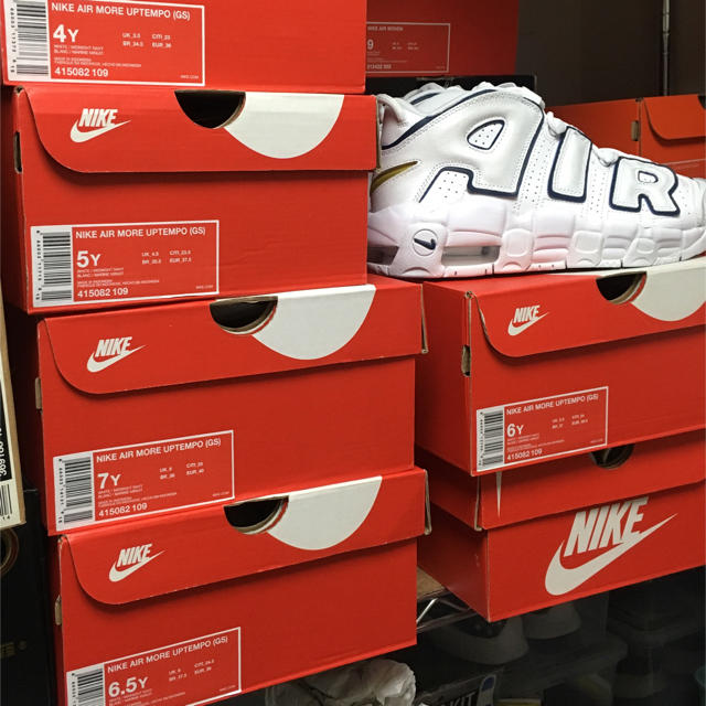 NIKE - 日本未発売 NIKE AIR MORE UPTEMPO GS モアテン 白 金の通販 by