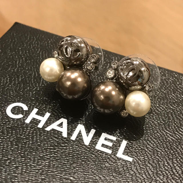 【希少】CHANEL ピアス パール ココマーク ガンメタ 92505