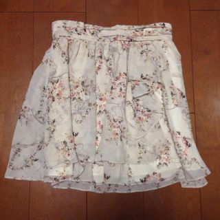 レッセパッセ(LAISSE PASSE)の花柄上品スカート(ひざ丈スカート)