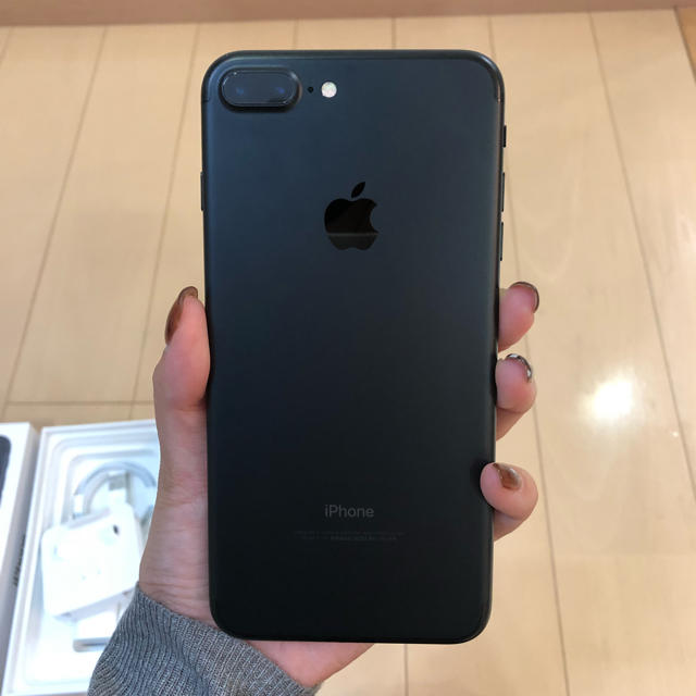 iPhone(アイフォーン)のiPhone 7 plus 128GB 美品 SIMフリー 備品全てセット スマホ/家電/カメラのスマートフォン/携帯電話(スマートフォン本体)の商品写真