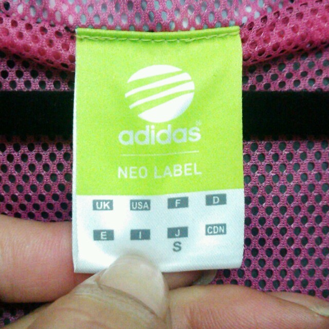 adidas(アディダス)のadidasフルーツ柄ウィンブレ レディースのジャケット/アウター(ブルゾン)の商品写真