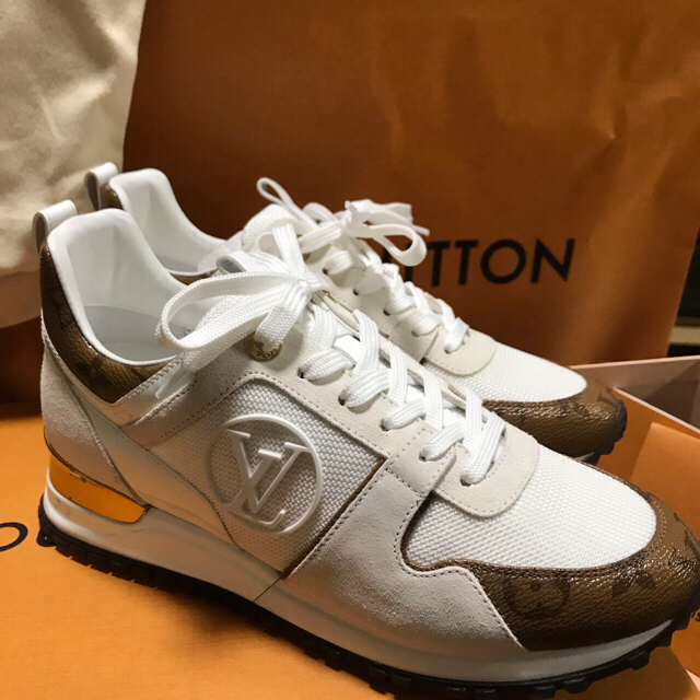 LOUIS VUITTON(ルイヴィトン)の新品 ルイヴィトン スニーカー 白 限定品  レディースの靴/シューズ(スニーカー)の商品写真