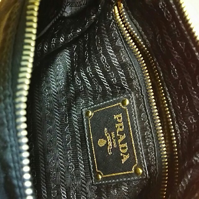 PRADA(プラダ)のPRADA  ショルダーバック 正規品 ギャランティ レディースのバッグ(ショルダーバッグ)の商品写真