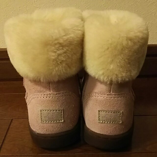 UGG(アグ)のUGGｷｯｽﾞﾌﾞｰﾂ キッズ/ベビー/マタニティのキッズ靴/シューズ(15cm~)(ブーツ)の商品写真