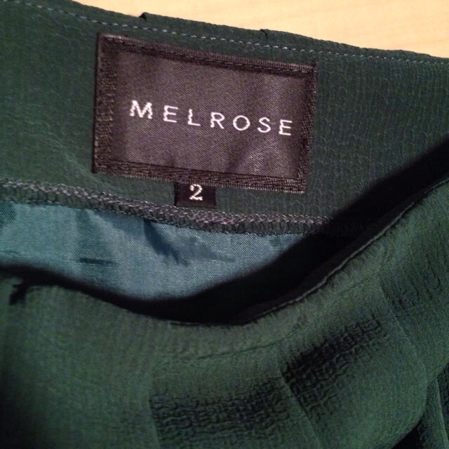 MELROSE(メルローズ)のMELROSE♡グリーンプリーツワンピ レディースのワンピース(ひざ丈ワンピース)の商品写真