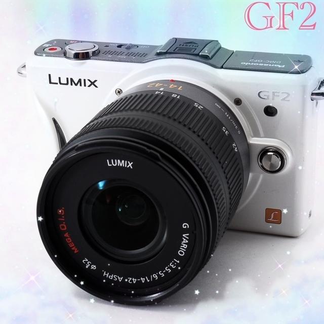 Panasonic(パナソニック)の☘ワンタッチで美しいボケ味☘スマホに送れる☘LUMIX GF2お洒落なホワイト☘ スマホ/家電/カメラのカメラ(ミラーレス一眼)の商品写真