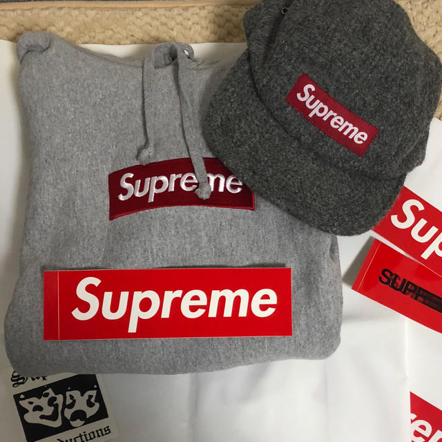 シュプリーム  supreme パーカー キャップ