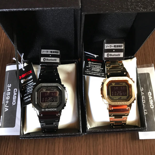 G-SHOCK(ジーショック)のG-SHOCK フルメタル 2本セット ゴールド&ブラック 新品・未使用  メンズの時計(腕時計(デジタル))の商品写真