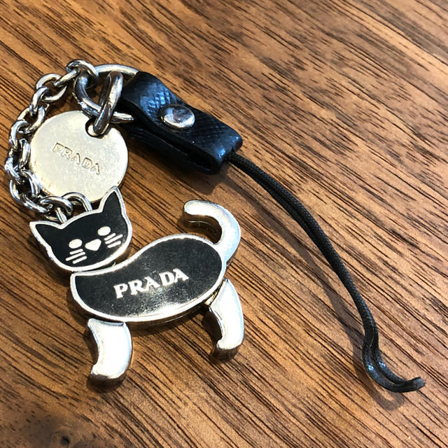 PRADA(プラダ)のPRADA ストラップ 猫 黒猫  ハンドメイドのアクセサリー(キーホルダー/ストラップ)の商品写真