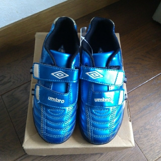 UMBRO(アンブロ)のキッズスニーカー キッズ/ベビー/マタニティのキッズ靴/シューズ(15cm~)(スニーカー)の商品写真