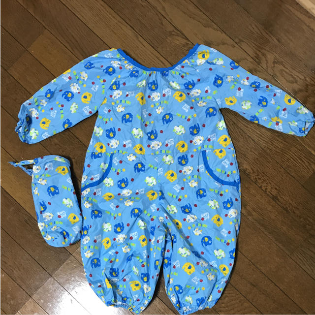 砂遊び スモック 90センチ 携帯用袋付き キッズ/ベビー/マタニティのキッズ服男の子用(90cm~)(その他)の商品写真