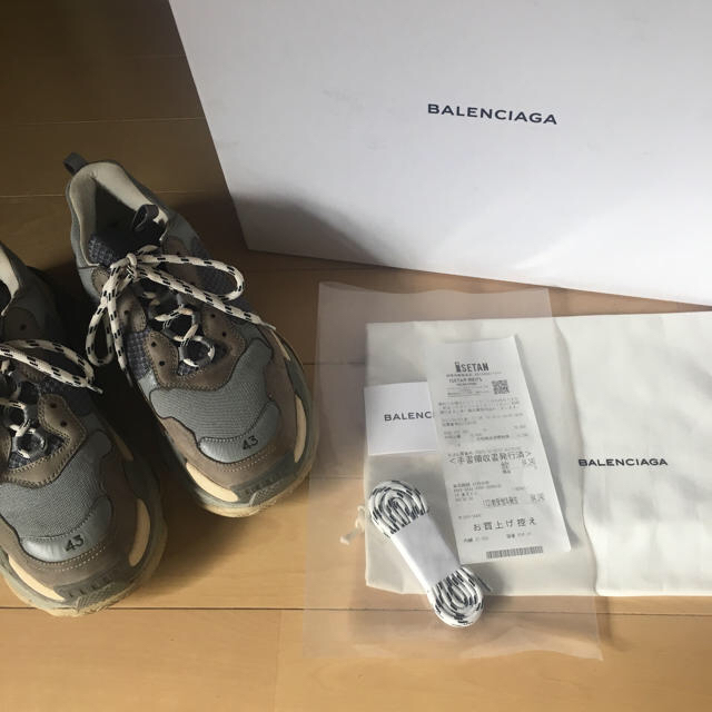 BALENCIAGA triple S