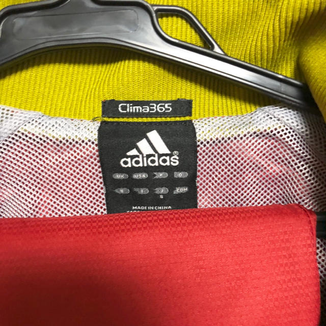 adidas(アディダス)のアディダス adidas トレーニングウェア上下 赤 金 Sサイズ メンズのトップス(ジャージ)の商品写真