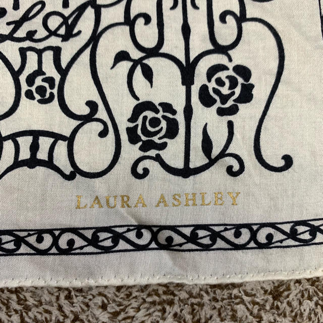 LAURA ASHLEY(ローラアシュレイ)のローラアシュレイ スカーフ レディースのファッション小物(バンダナ/スカーフ)の商品写真