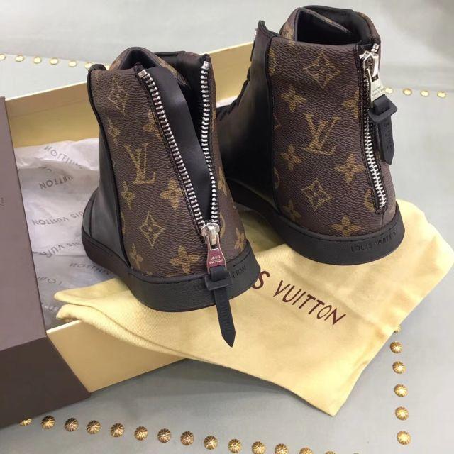 LOUIS VUITTON(ルイヴィトン)のLOUIS VUITTON  ルイ ヴィトン ブーツ 美品 メンズの靴/シューズ(ブーツ)の商品写真