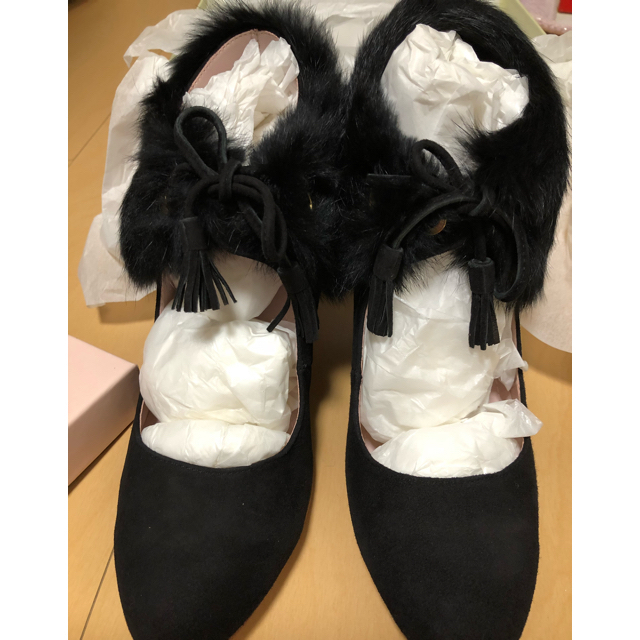 fur fur(ファーファー)のFURFUR 元値25000円新品未使用 ラビットファーつきパンプス レディースの靴/シューズ(ハイヒール/パンプス)の商品写真