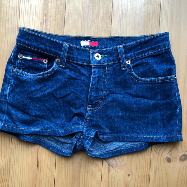 TOMMY HILFIGER(トミーヒルフィガー)のtommy jeans トミージーンズ デニムショートパンツ レディースのパンツ(ショートパンツ)の商品写真