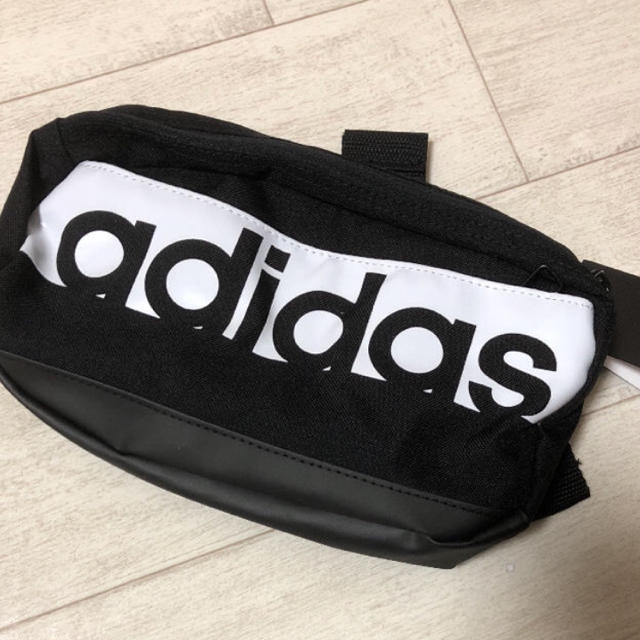 adidas(アディダス)のアディダス ウエストポーチ バッグ レディースのバッグ(ボディバッグ/ウエストポーチ)の商品写真