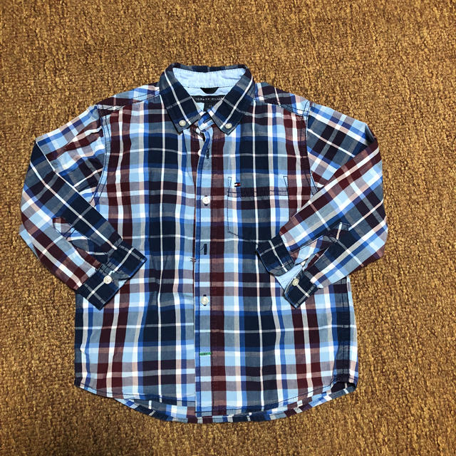 TOMMY HILFIGER(トミーヒルフィガー)のTOMMYの男子、子供服です。 キッズ/ベビー/マタニティのキッズ服男の子用(90cm~)(Tシャツ/カットソー)の商品写真