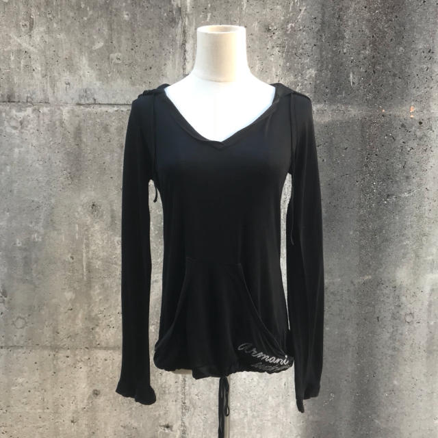 ARMANI EXCHANGE(アルマーニエクスチェンジ)のアルマーニエクスチェンジ ロゴラメ刺繍入り変形デザインパーカー/ロンTシャツ レディースのトップス(パーカー)の商品写真