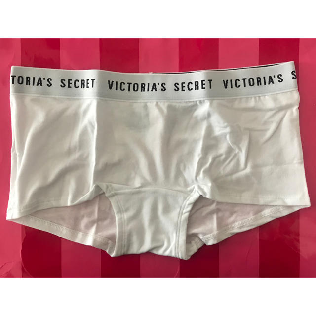 Victoria's Secret(ヴィクトリアズシークレット)の新品米国Victoria'ssecretロゴボーイズショーツ白S レディースの下着/アンダーウェア(ショーツ)の商品写真