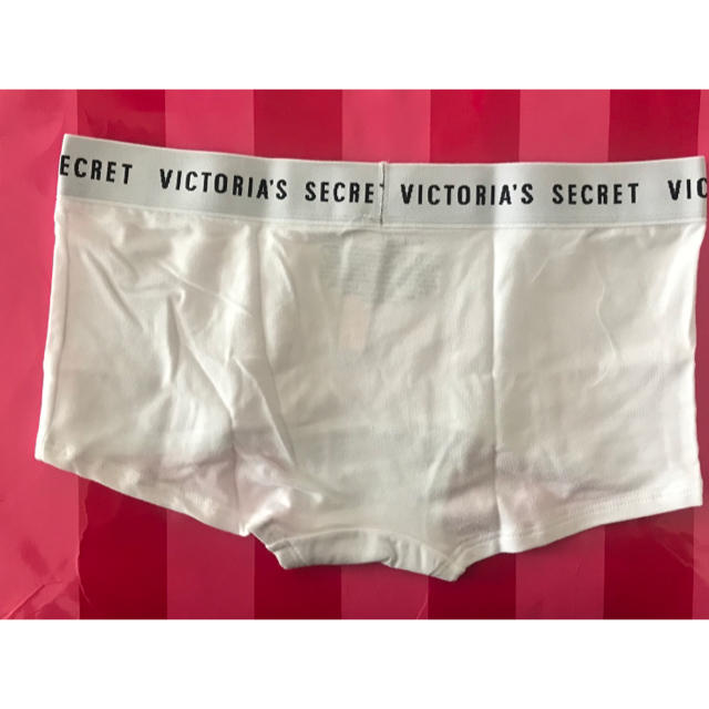 Victoria's Secret(ヴィクトリアズシークレット)の新品米国Victoria'ssecretロゴボーイズショーツ白S レディースの下着/アンダーウェア(ショーツ)の商品写真