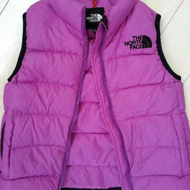 THE NORTH FACE(ザノースフェイス)のダウンベスト　110 キッズ/ベビー/マタニティのキッズ服女の子用(90cm~)(ジャケット/上着)の商品写真