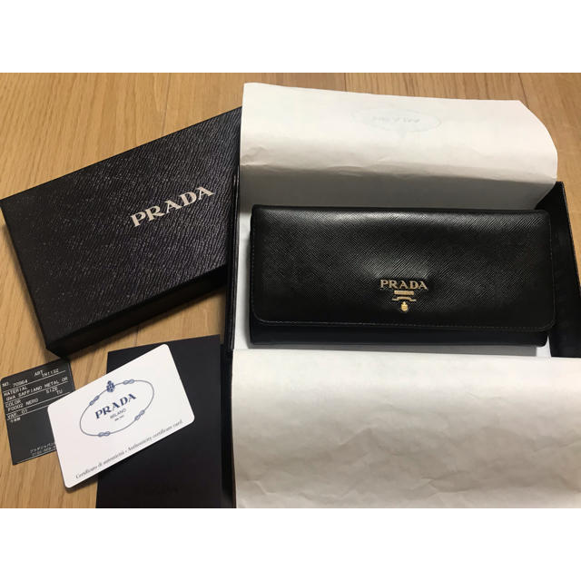 PRADA    長財布