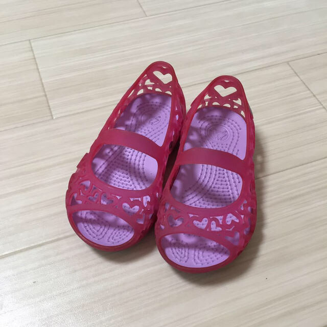 crocs(クロックス)のcrocs アドリナハート キッズ/ベビー/マタニティのベビー靴/シューズ(~14cm)(その他)の商品写真