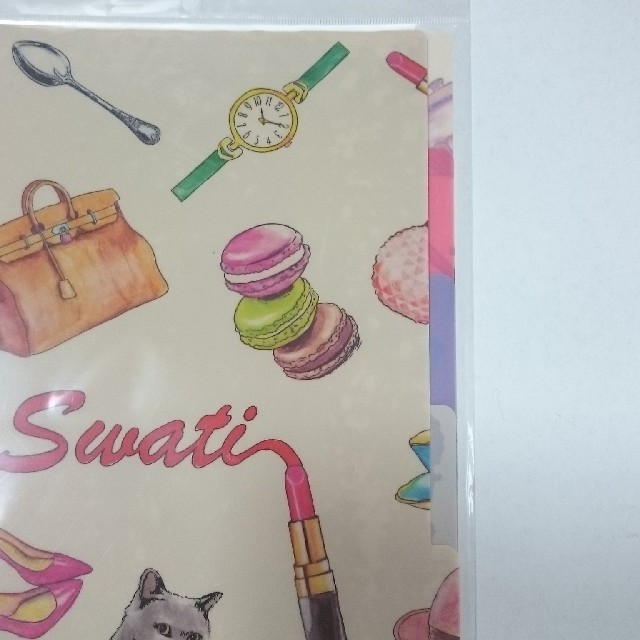 SWATi(スワティ)のSWATi クリアファイル4ポケット 猫★WONDAワンダ×スワティ非売品 インテリア/住まい/日用品の文房具(ファイル/バインダー)の商品写真