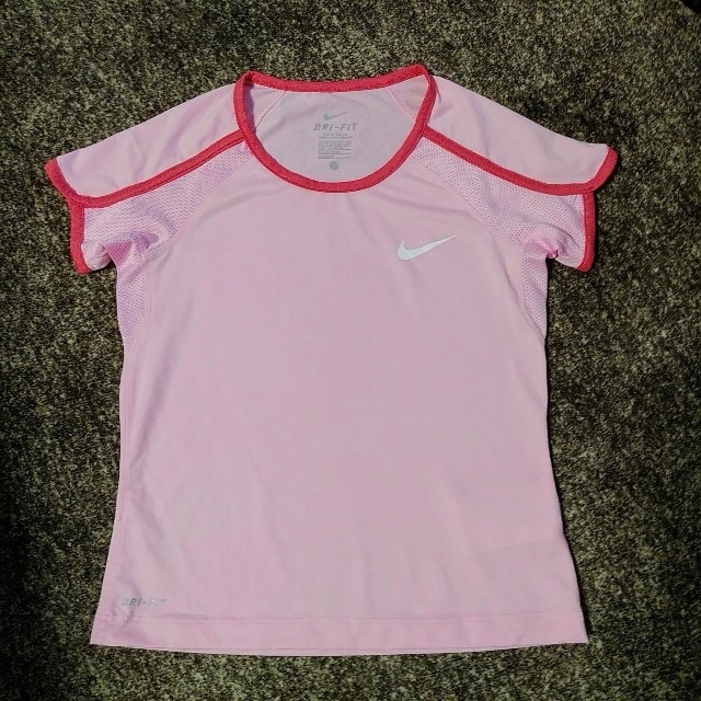 NIKE(ナイキ)のNIKE  ナイキ  スボーツTシャツ  ドライフィット  女の子 120 キッズ/ベビー/マタニティのキッズ服女の子用(90cm~)(Tシャツ/カットソー)の商品写真