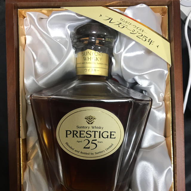 サントリー プレステージ 25年 PRESTIGE カガミクリスタル 750ml酒