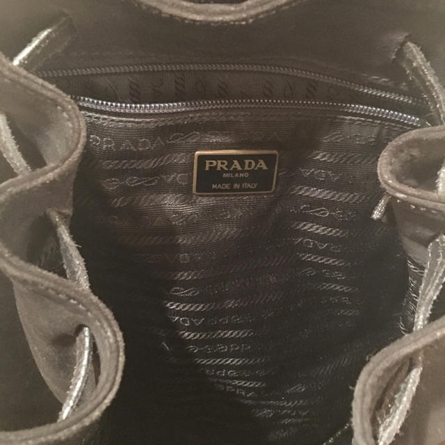 PRADA(プラダ)のPRADA スェード バックパック レアなデザイン♡ レディースのバッグ(リュック/バックパック)の商品写真