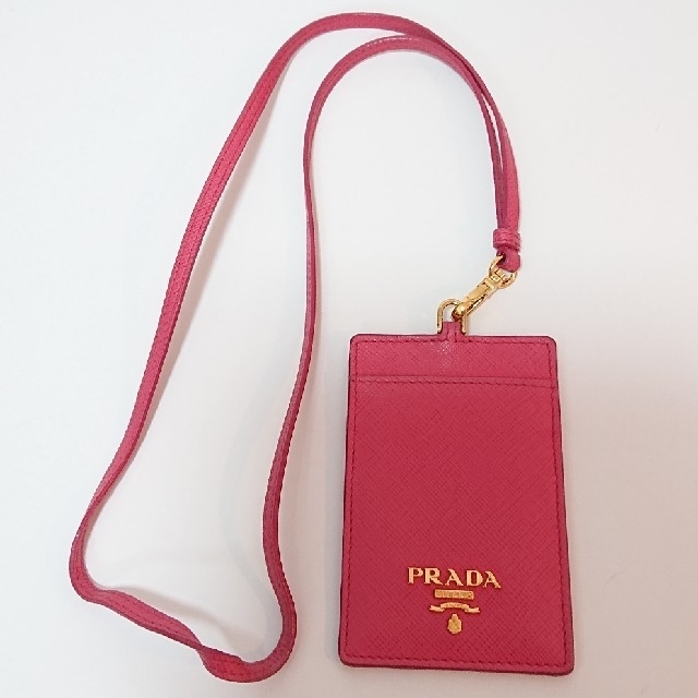 PRADA(プラダ)のPRADAパスケース・ICカード入れ⭐ レディースのファッション小物(パスケース/IDカードホルダー)の商品写真