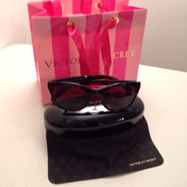 Victoria's Secret(ヴィクトリアズシークレット)のサングラス レディースのファッション小物(サングラス/メガネ)の商品写真