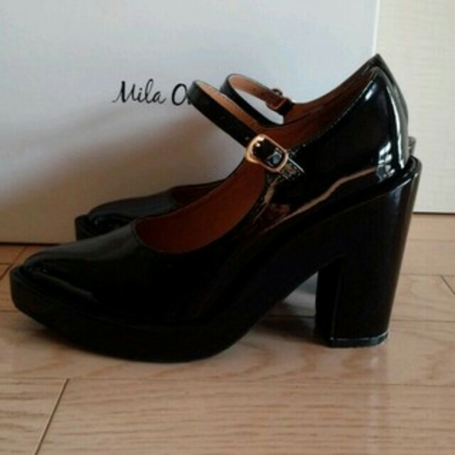 Mila Owen(ミラオーウェン)のﾐﾗｵｰｳｪﾝ☆ストラップパンプス黒 レディースの靴/シューズ(ハイヒール/パンプス)の商品写真