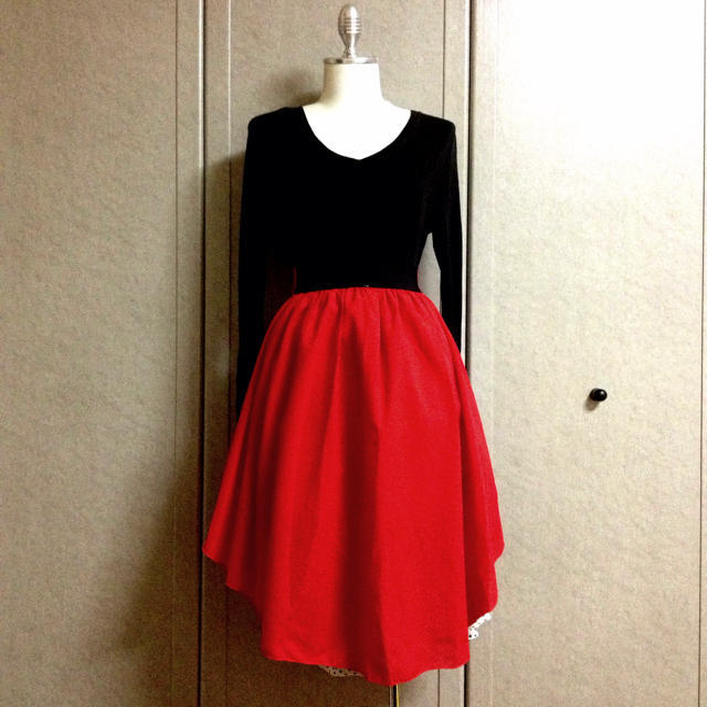 スカート赤色単品 レディースのスカート(ひざ丈スカート)の商品写真