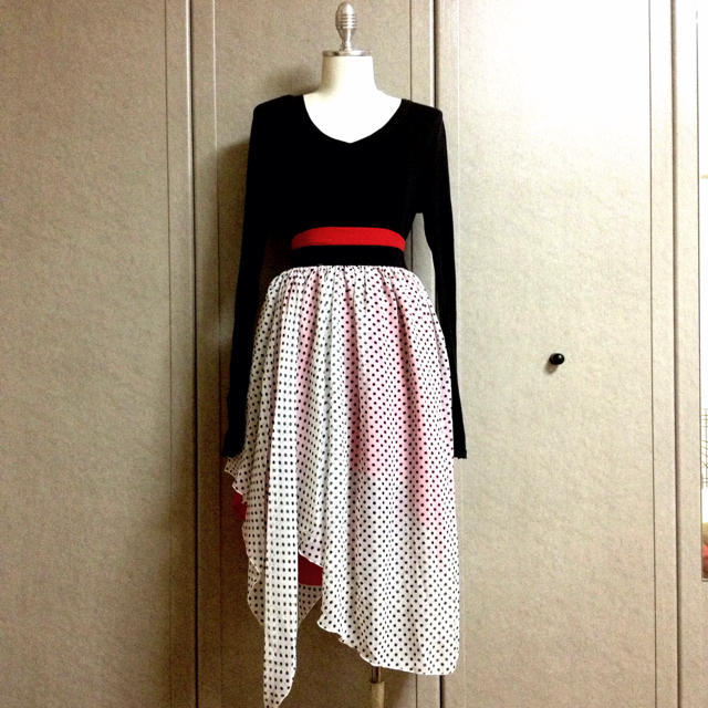 スカート赤色単品 レディースのスカート(ひざ丈スカート)の商品写真