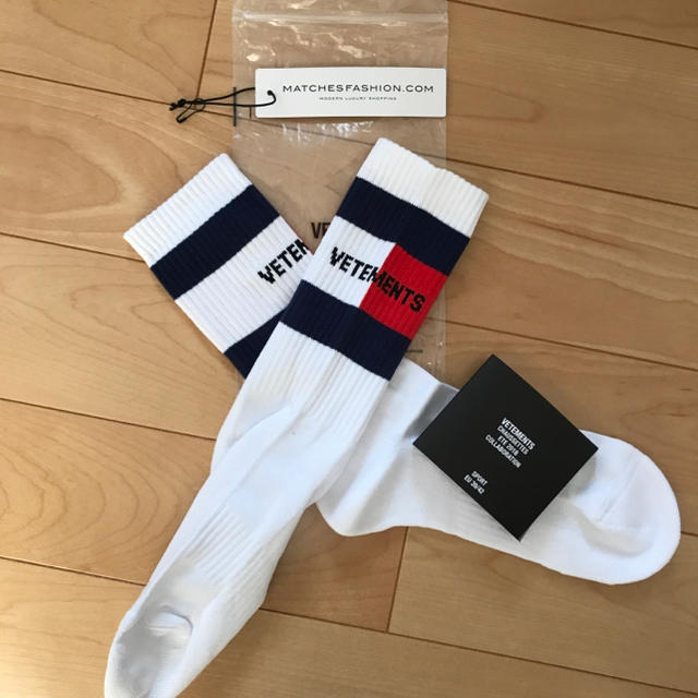 TOMMY HILFIGER(トミーヒルフィガー)の正規品 ヴェトモン トミーヒルフィガー コラボソックス メンズのレッグウェア(ソックス)の商品写真