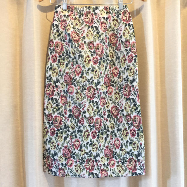 FREE'S MART(フリーズマート)のゴブラン織り 花柄ペンシルスカート レディースのスカート(ひざ丈スカート)の商品写真