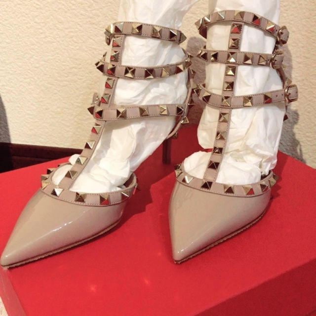 ギフ_包装】 VALENTINO - 人気色❤️新品⭐️お値下げ中 ハイヒール