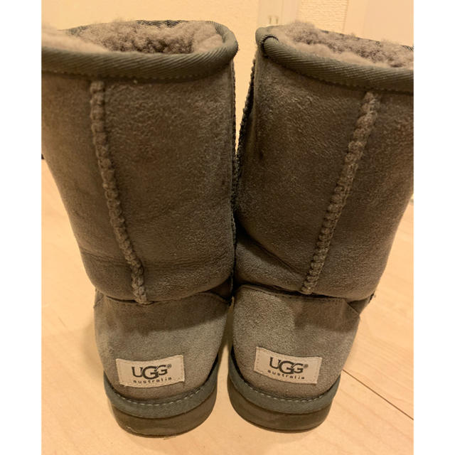 UGG(アグ)のUGG クラシックショート グレー サイズ8 レディースの靴/シューズ(ブーツ)の商品写真