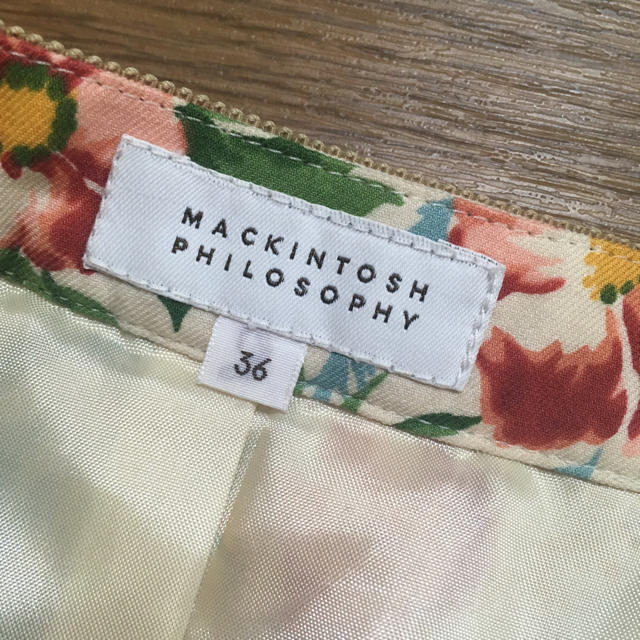 MACKINTOSH PHILOSOPHY(マッキントッシュフィロソフィー)の新品未着用♡花柄スカート レディースのスカート(ひざ丈スカート)の商品写真