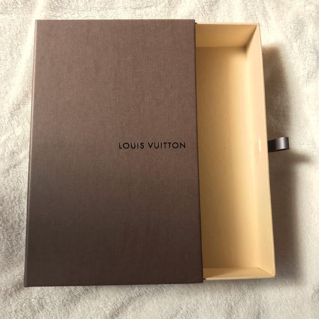 LOUIS VUITTON(ルイヴィトン)のヴィトン 空箱&カード インテリア/住まい/日用品のインテリア小物(小物入れ)の商品写真