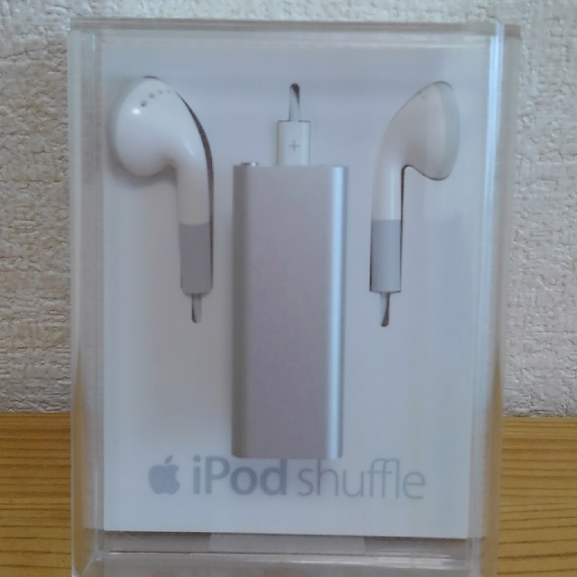 Apple(アップル)のiPod shuffle　※お値下げしました スマホ/家電/カメラのオーディオ機器(ポータブルプレーヤー)の商品写真