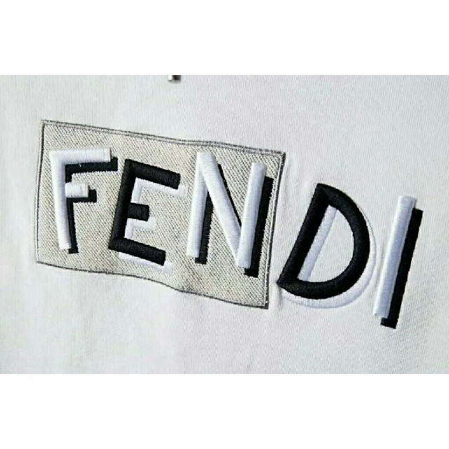 FENDI ロゴスウェットトップス　新品　未使用　タグ付