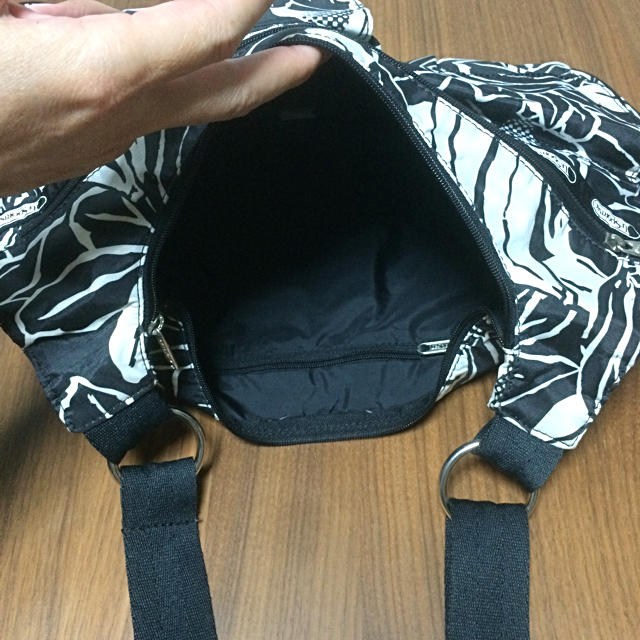 LeSportsac(レスポートサック)のLESPORTSAC ショルダーバッグ バナナ柄！ レディースのバッグ(ショルダーバッグ)の商品写真