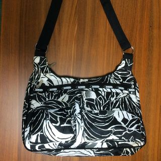 レスポートサック(LeSportsac)のLESPORTSAC ショルダーバッグ バナナ柄！(ショルダーバッグ)