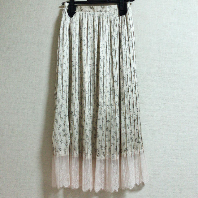 flower(フラワー)のﾚｰｽﾐｯｸｽﾌﾟﾘｰﾂｽｶｰﾄ レディースのスカート(ロングスカート)の商品写真