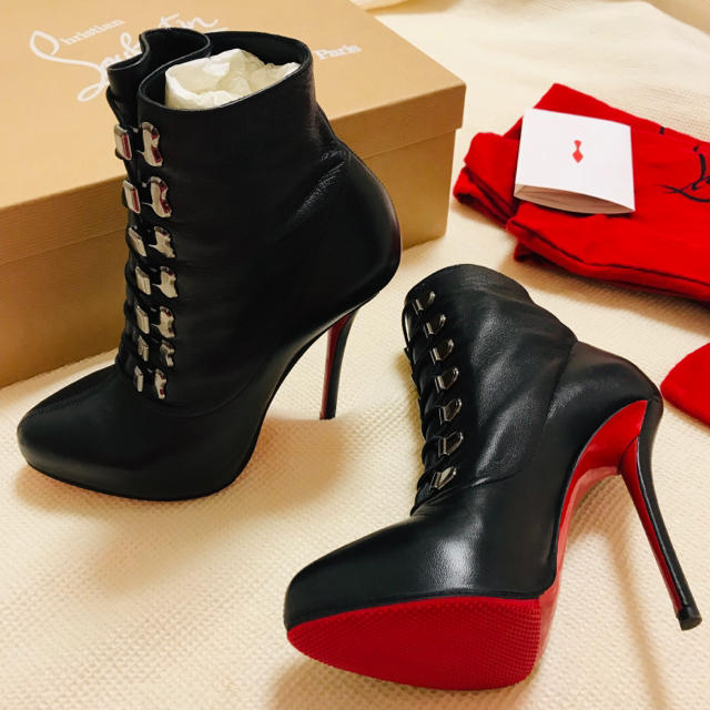 Christian Louboutin(クリスチャンルブタン)のChristian Louboutin ショートブーツ レディースの靴/シューズ(ブーツ)の商品写真